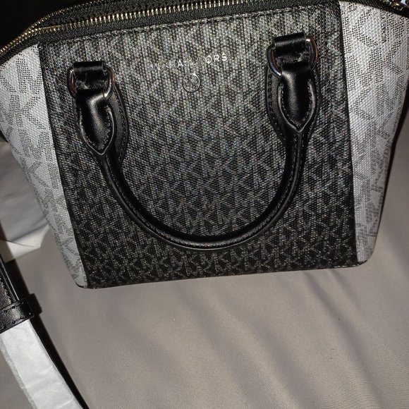 MICHAEL KORS BLACK & SILVER MESSENGER BAG - Picture 2 of 4